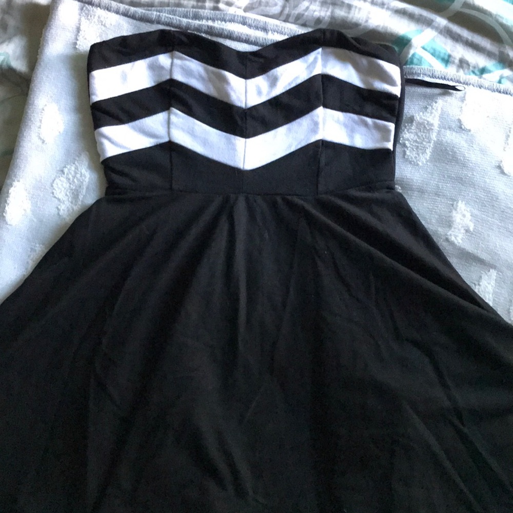 Hot Topic strapless black & white dress